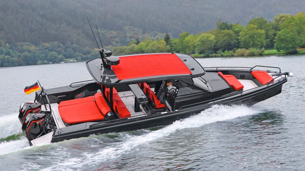Test: Day cruiser with outboard motor - Brabus Shadow 900 Black Ops | BOOTE