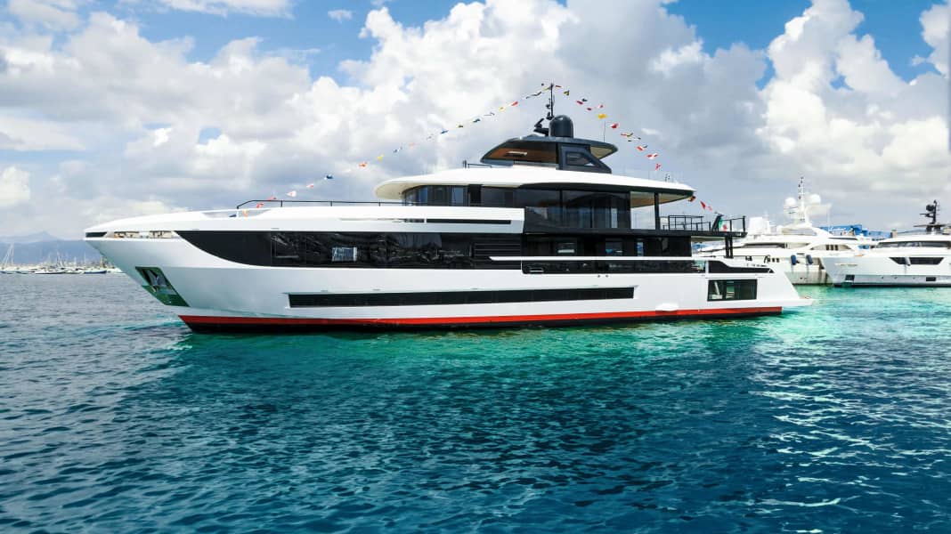 Oceano 39 von Mangusta: 39 Meter lange Glas-Villa auf dem Meer