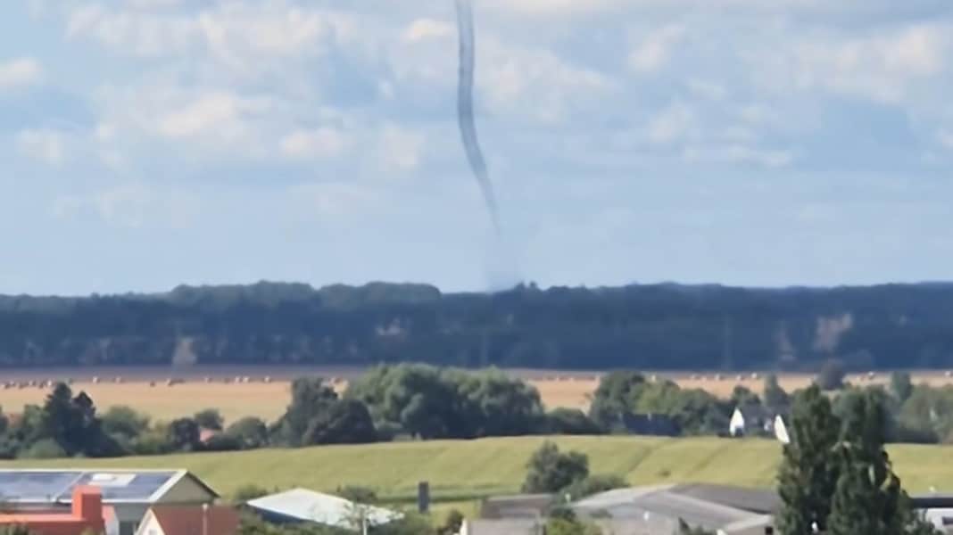 Weather phenomenon: waterspout sweeps across the Baltic Sea off Rügen
