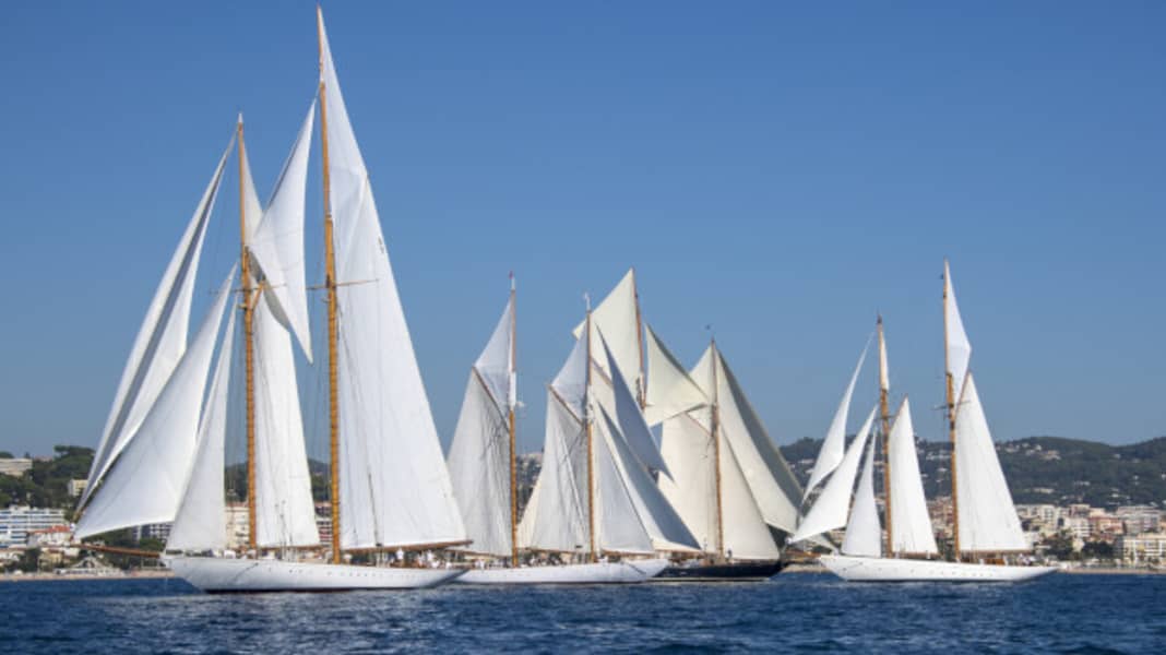 Lobby for classic schooners