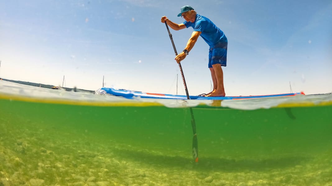 The physics of paddling: Why does the paddle bend?