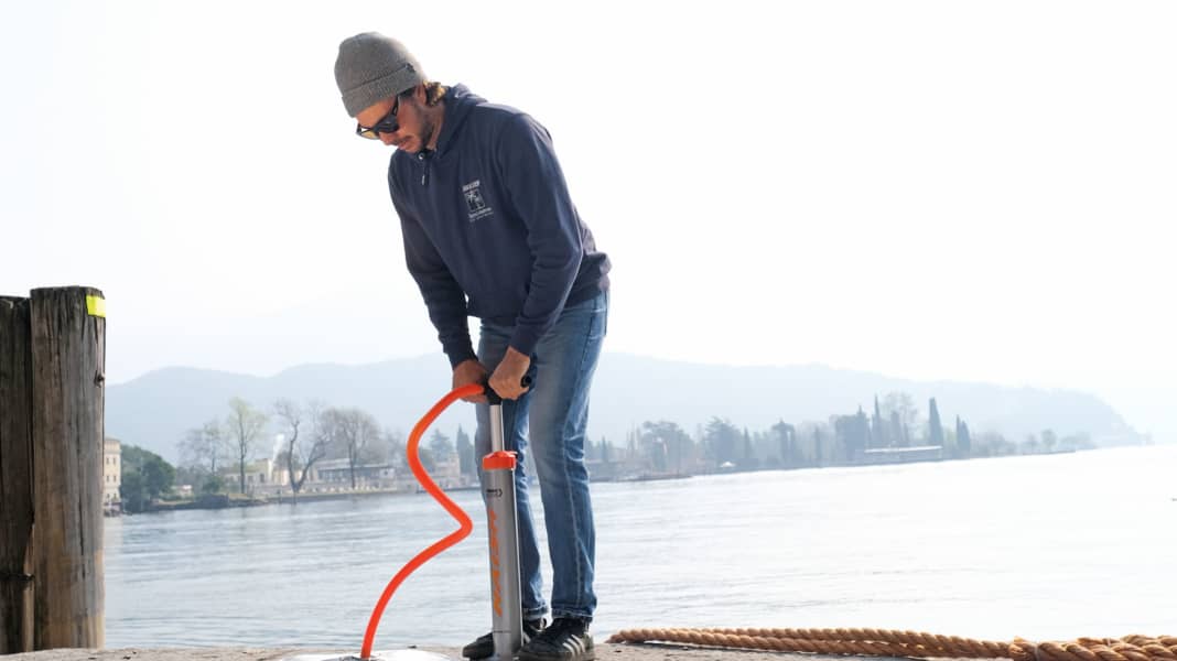 Pumpstation: Luft absaugen beim SUP-Board