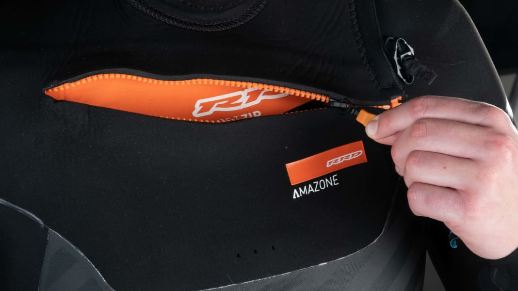 Damen-Winterneo: RRD Amazone 6/4 Hooded im Test - sehr dicht, weniger dick.