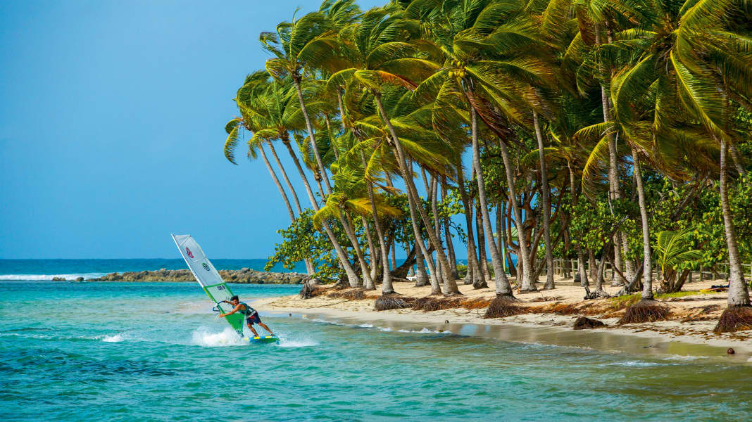 Core wave spots in the Caribbean: Guadeloupe