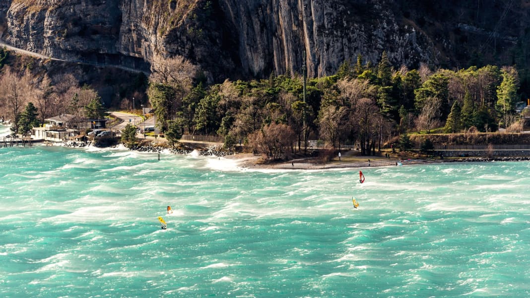 Switzerland: 50-knot day on Lake Uri