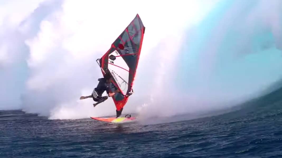 Mega action & crashes: Martin and Traversa on a mission in La Reunion