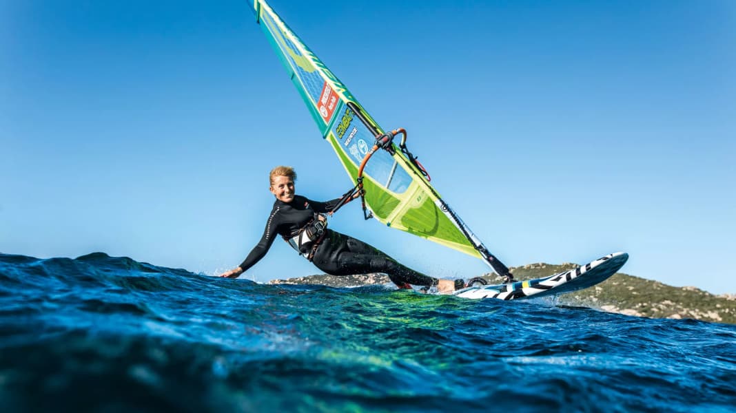 Riding technique: Planing & looping while windsurfing - tips on equipment and technique