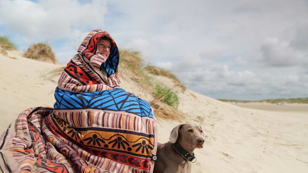 surf Adventskalender 2025: Türchen 14: Ein Schlafsack-Poncho “Bentcho”