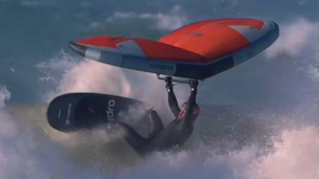 Wingsurf World: One wash & rinse please! Oscar Leclair has to take it