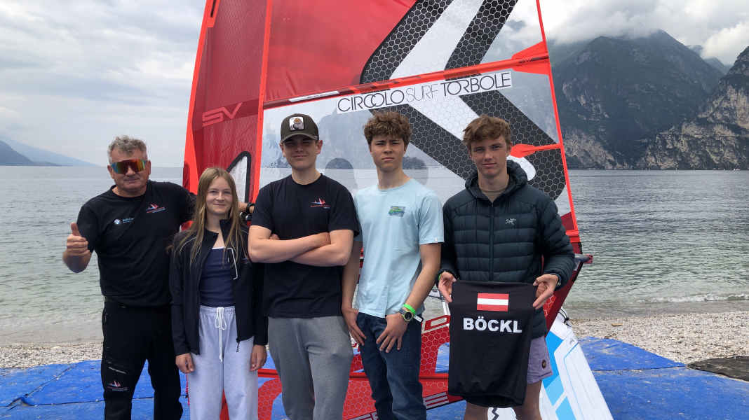 From competition to coaching: ex-regatta surfers start a new career as iQFOiL coaches