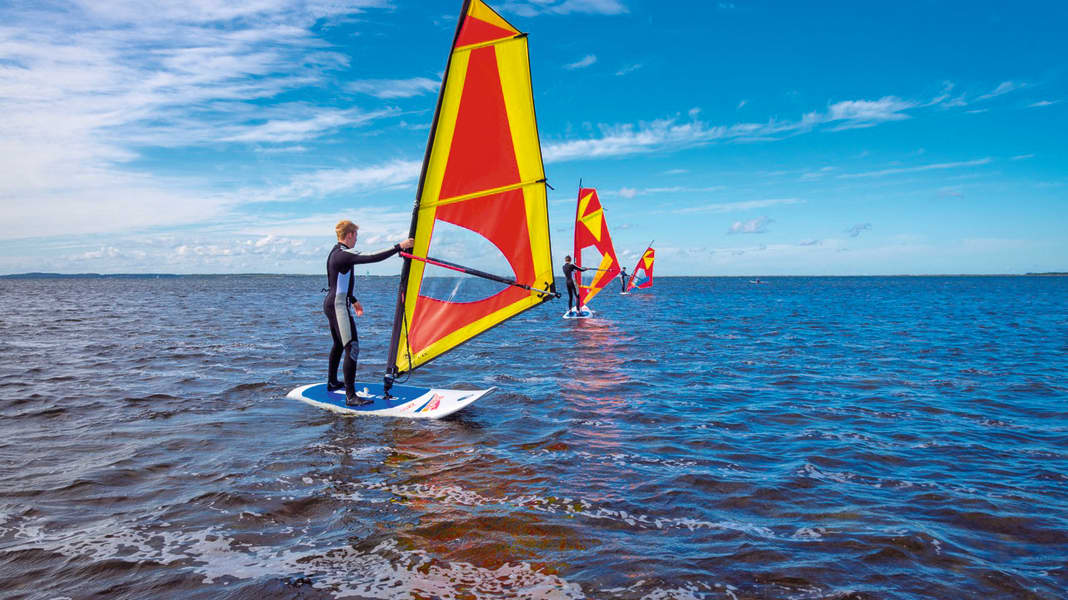 Windsurfing: The most important questions and answers for beginners