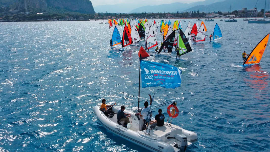 Windsurfer LT Weltmeisterschaft: Leichtwind-Rennen in Mondello auf Sizilien
