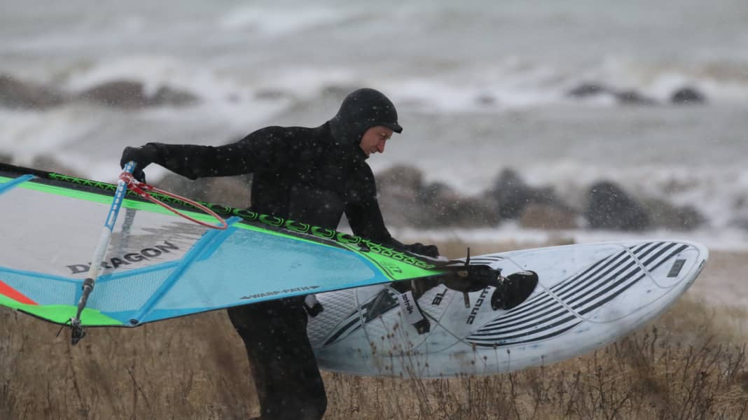 Winterneos im Test: Das sind die wärmsten Surfanzüge für Herren