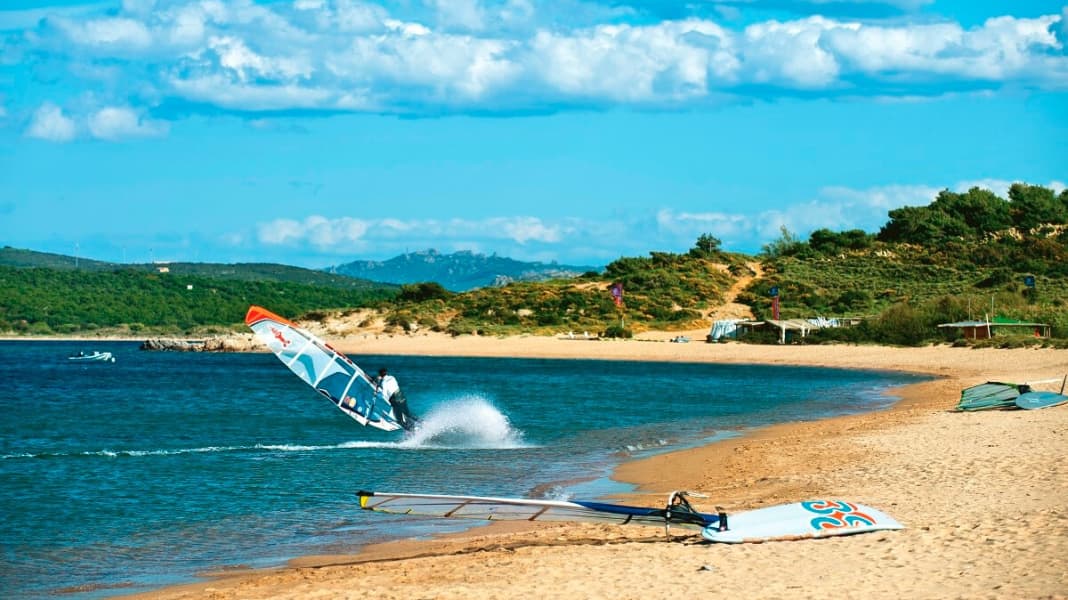 Spot guide: Windsurfing spot Porto Pollo in Sardinia