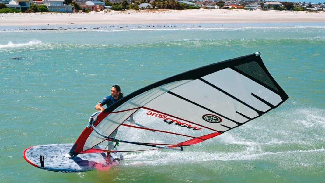 Race- und Slalomsegel – Windsurfen mit Überschall