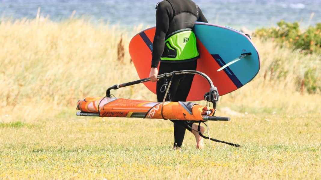 Guide: Easy to the water - carrying surf equipment, made easy