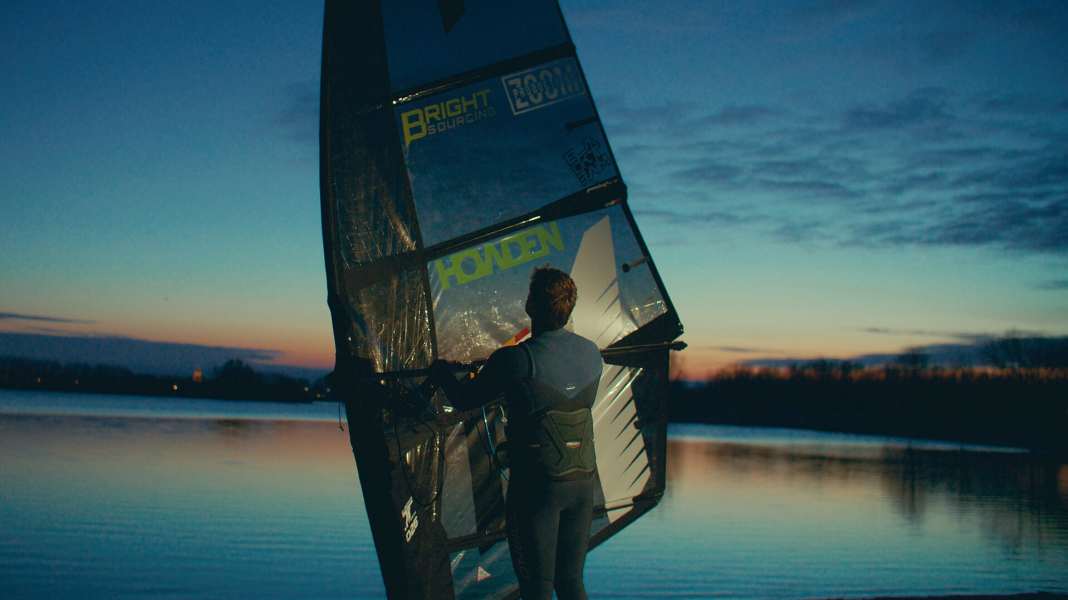 Rennen gegen die Zeit: Bob van de Burgt plant 24-Stunden-Weltrekordversuch im Windsurfen