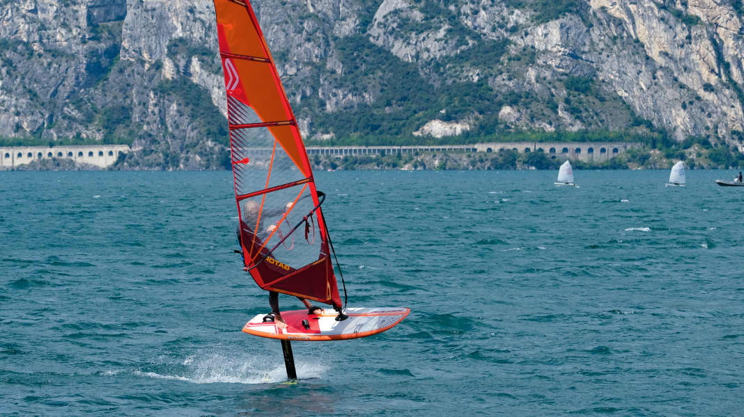 Windfoil Wing SUP Crossoverboard Naish Hover in test SURF