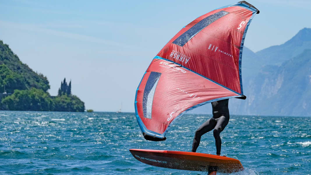 Windfoil Wing SUP Crossoverboard Slingshot Shred Sled in test