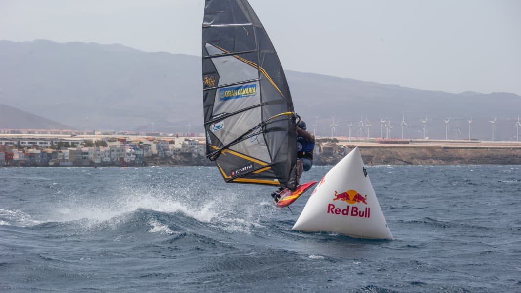 PWA World Cup: Finn and foil separated again in 2024 - Finn slalom with beach start and obstacles