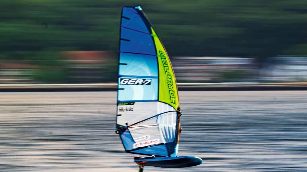 Learning to foil turn in one day? Nico Prien on a mission