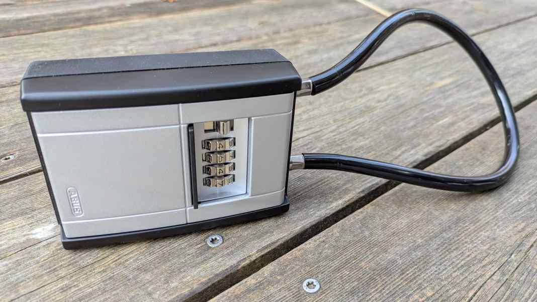 surf Advent calendar 2025: Door 10: A key safe from Abus