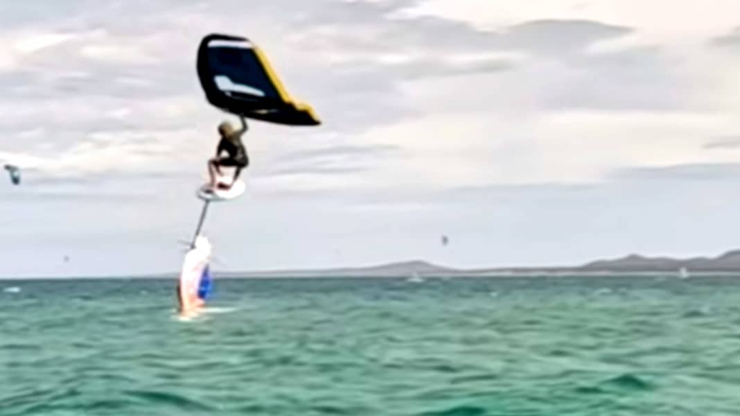 Wingsurf World Board off new trick by Benjamin Castenskiold SURF