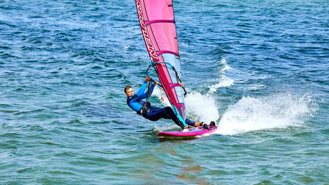 Windsurf-Fahrtechnik: So vermeidest du den Spinout