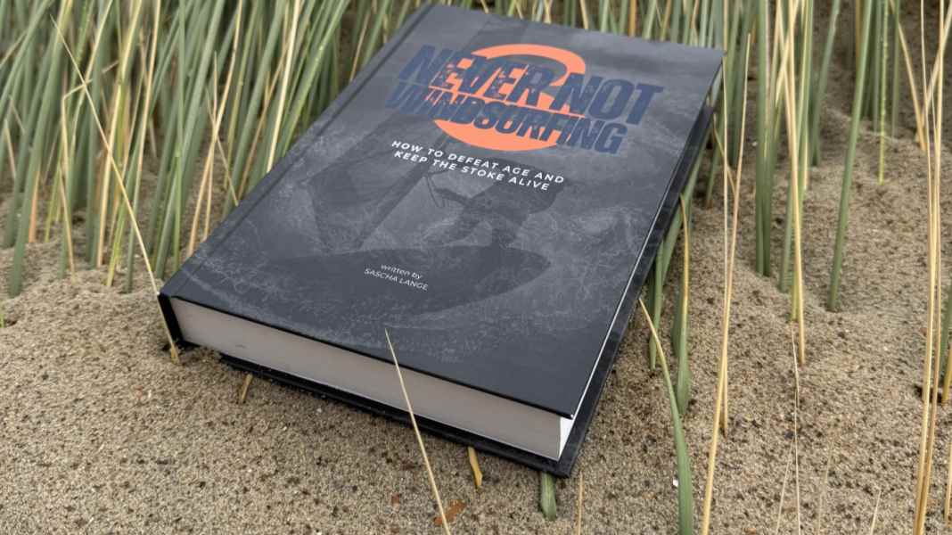 surf Adventskalender 2025: Türchen 20: Buch “Never Not Windsurfing” von Sascha Lange
