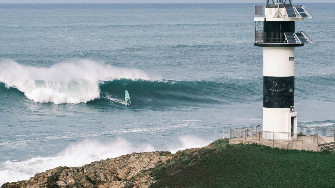 Big wave surfing - Leon Jamaer & Thomas Traversa on an Atlantic tour