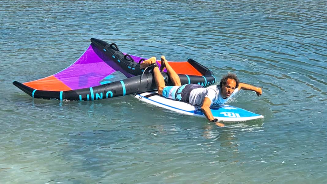 Safety: How to paddle with the wing when wingfoiling