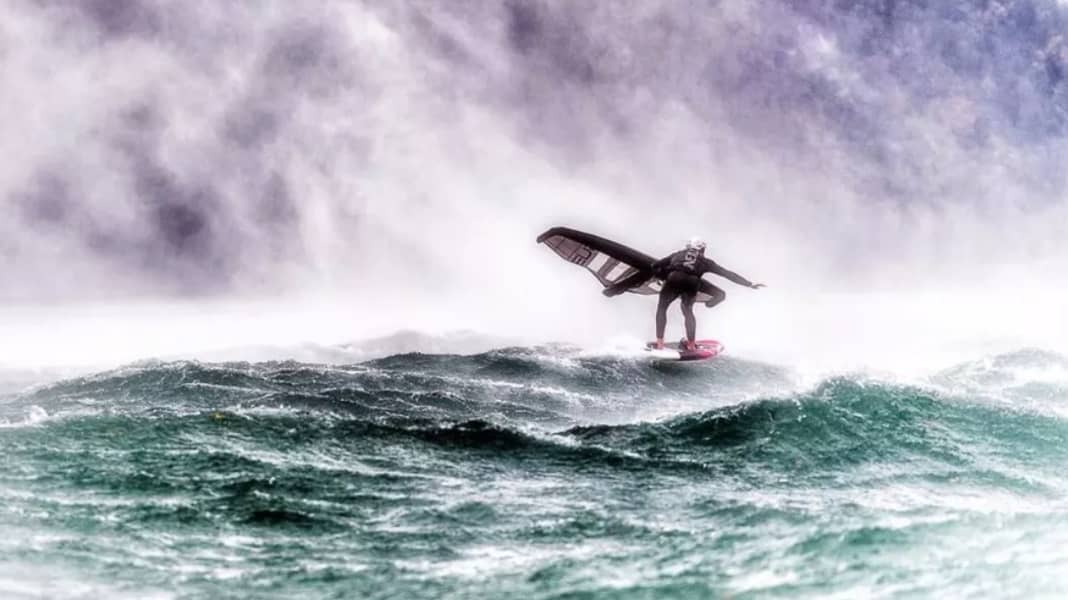 Keep-warm pack: the best winter accessories for wingsurfers