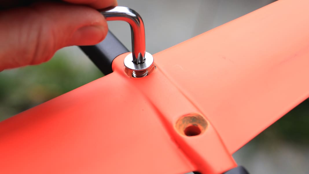 Wingsurf tips & tricks: Why you should grease the foil screws