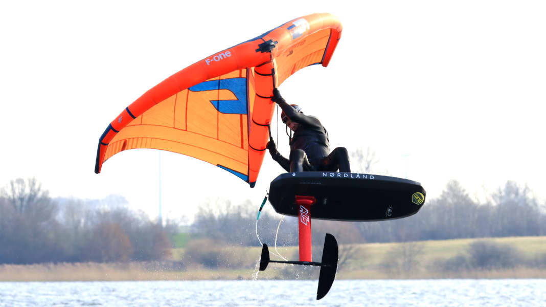 F-one Strike V2 Wing im Test – Leichtgewicht für Freestyle & Welle