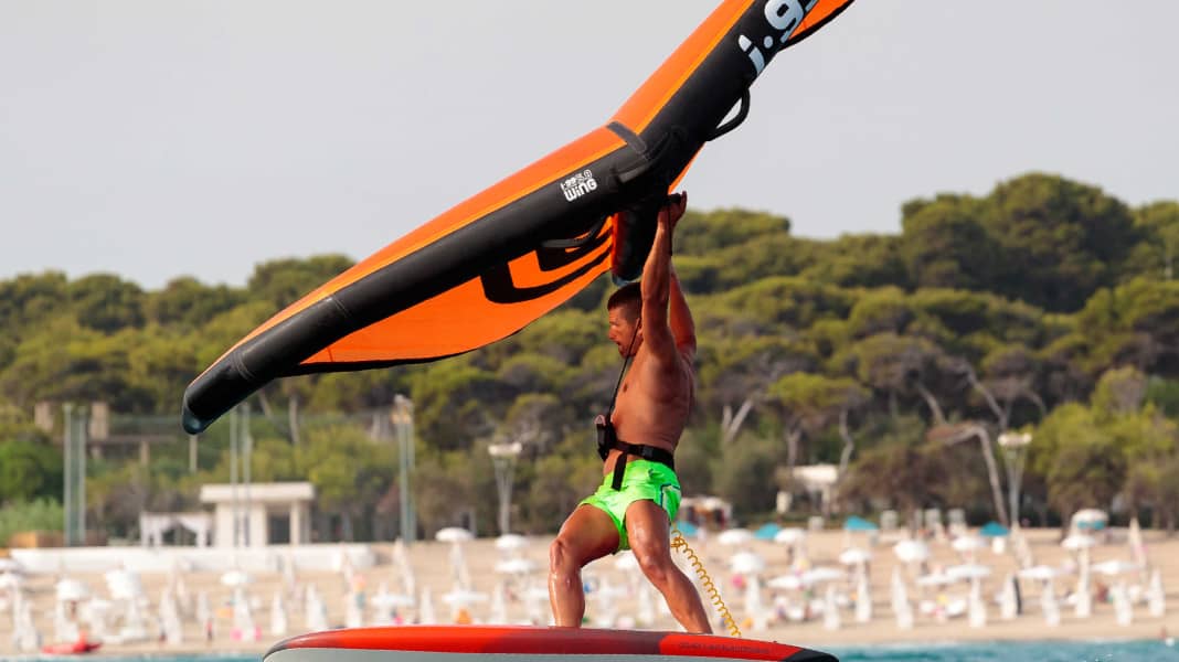 Wingsurfing & windfoiling - test of the I-99 Volare crossover board