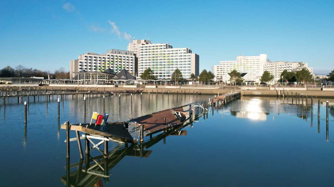 Damp: Work started in the marina