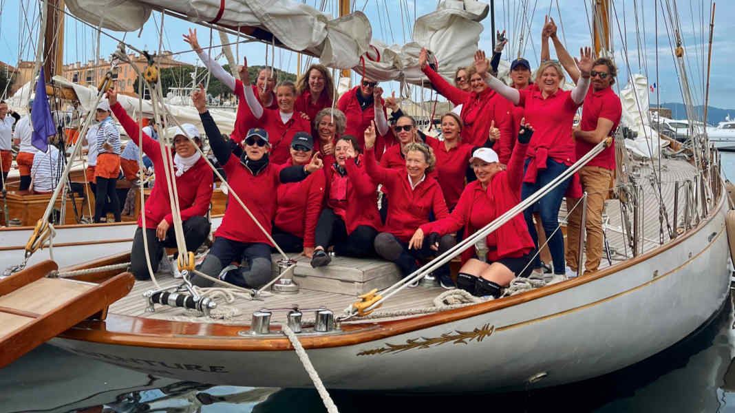 Interview: Jörg Mößnang segelt mit Damen-Team die „Les Dames de Saint-Tropez“