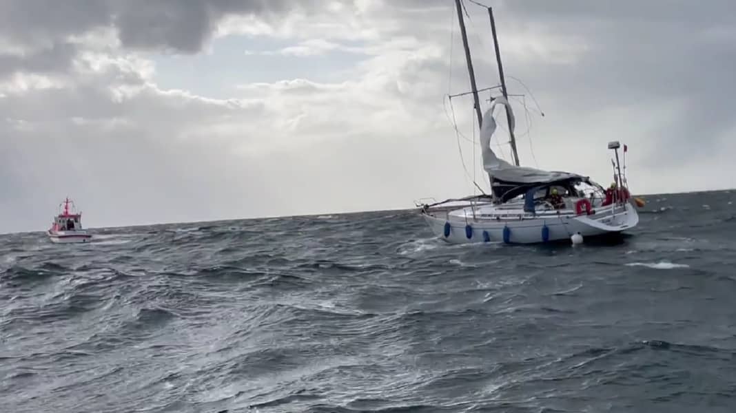 Havarie: Segelyacht gerät nach Mastbruch in Seenot