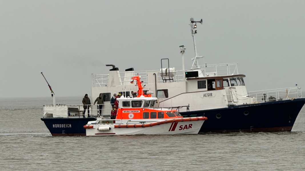 Run aground: Funeral ship runs aground on sandbank