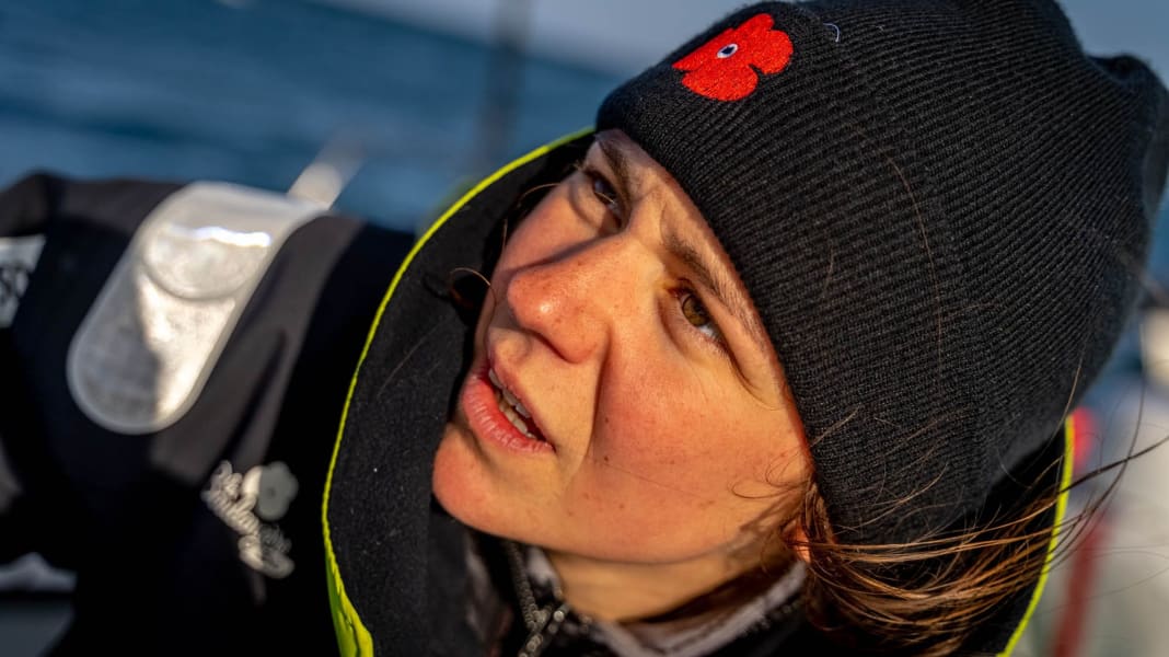 12. Route du Rhum: eine Kenterung, drei Mastbrüche und Herrmann kämpft