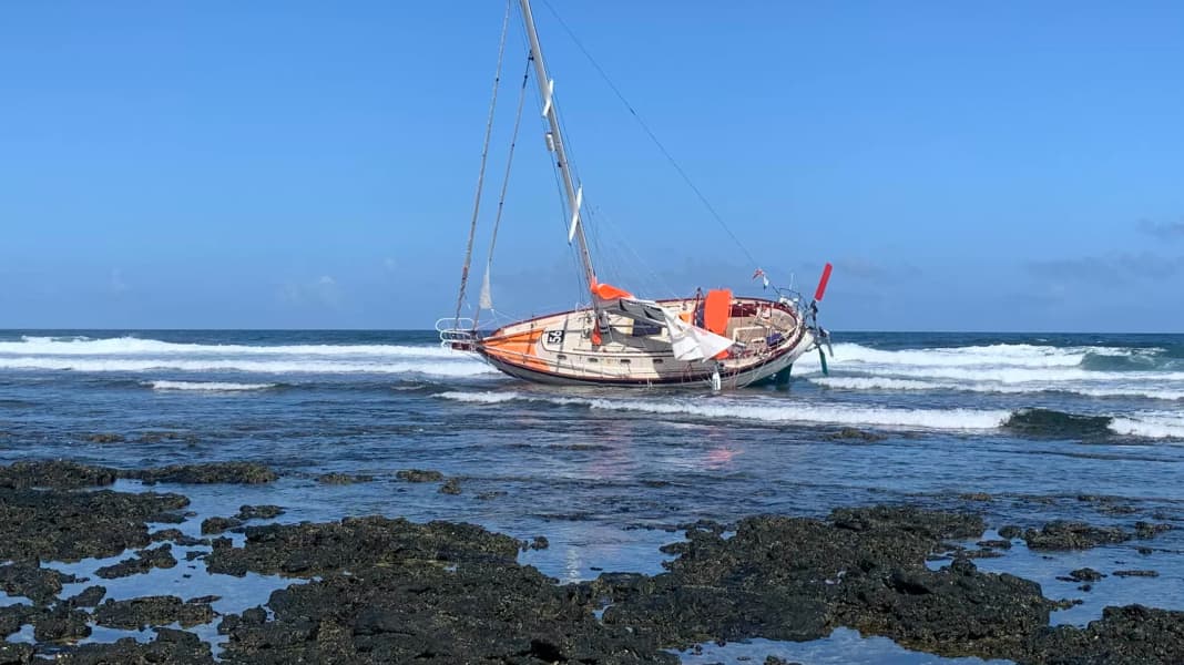 Golden Globe Race 2022: Guy deBoer shipwrecked in the Canary Islands