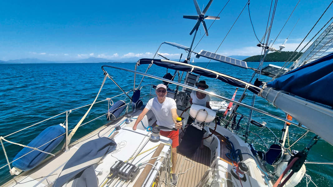 Interview: John Hughes, wie segelt man mit einer Hand?