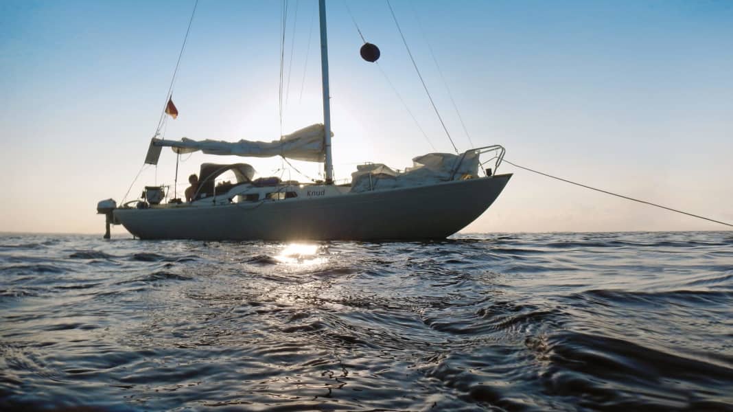 Anchoring special: Better anchoring, episode 3: safely run in the ground anchor - 9 manoeuvres