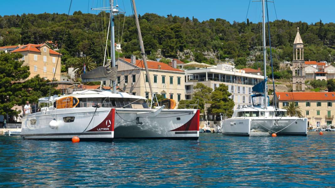 Charter: Charter large cats without extra conditions in Croatia