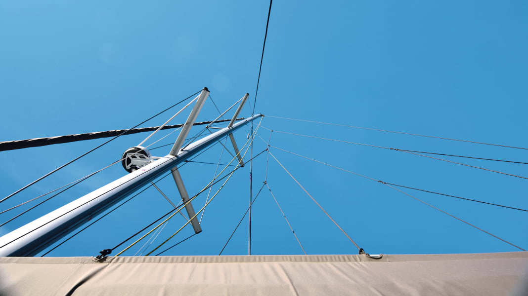 Sail recovery aid retrofitting lazy jacks and lazy bags YACHT