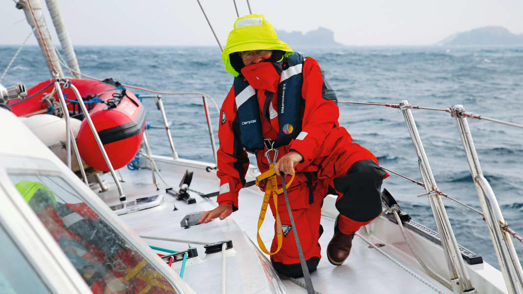 Safety on board: Prepared for emergencies - 6 checklists for 6 scenarios