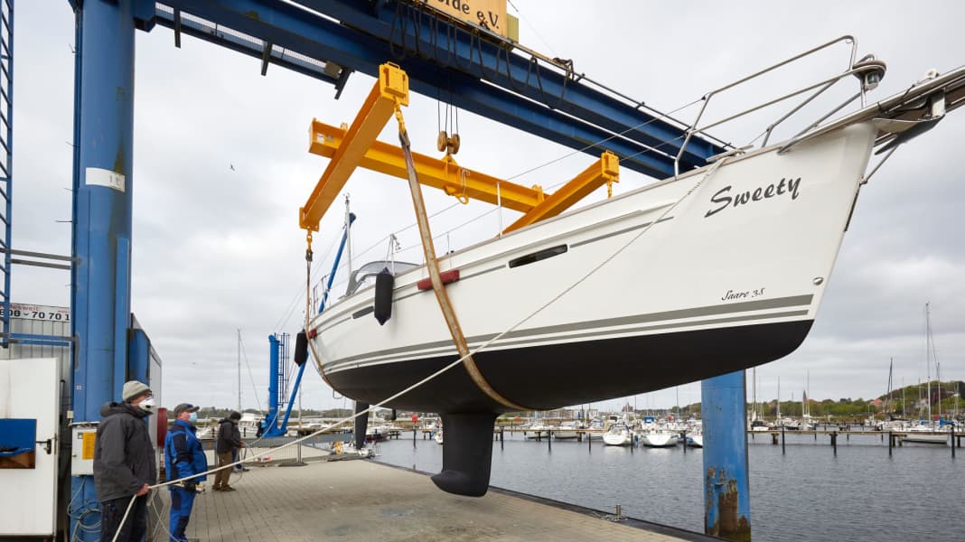 Sous-marin : renouveler l'antifouling, réparer les dégâts sur la coque