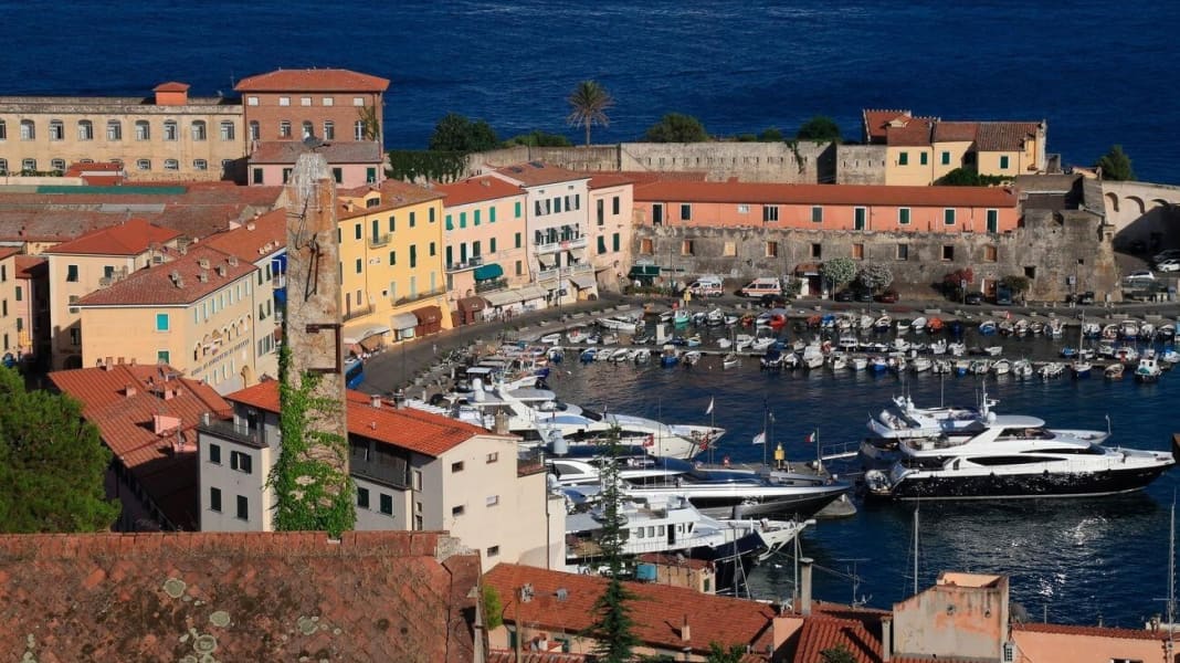 Area info: Yacht charter Italy: Elba and Tuscan Archipelago