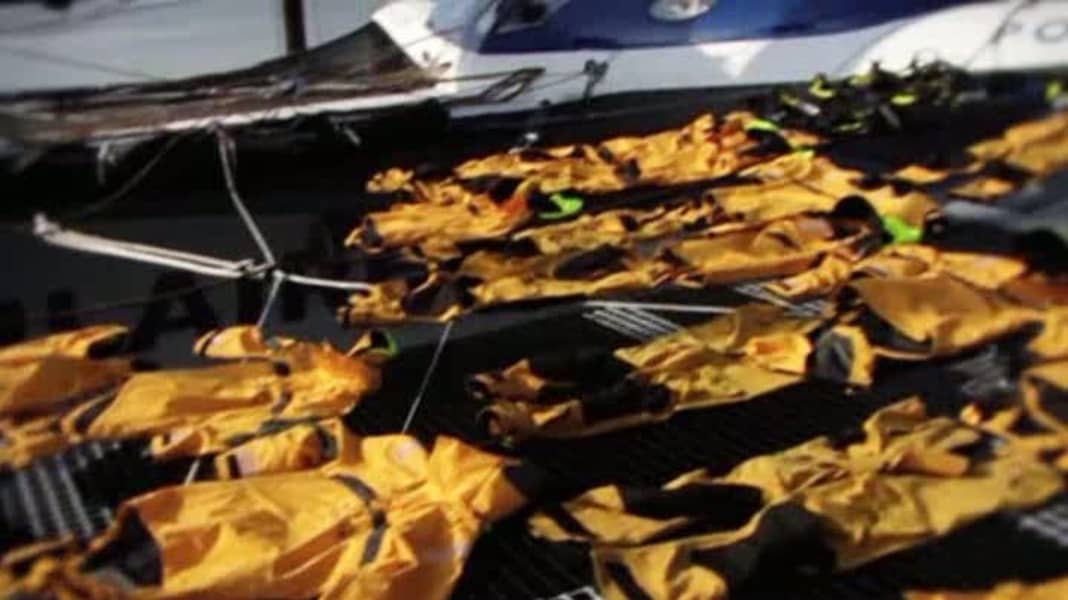 Transatlantic record: Record: A trimaran takes off