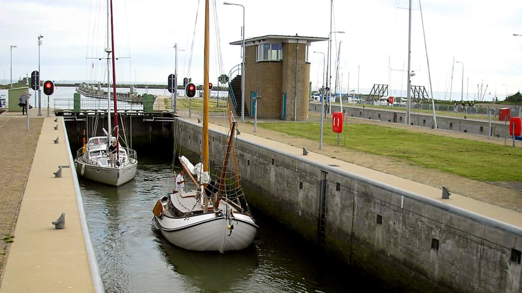 Holland: Schleuse Kornwerderzand gesperrt